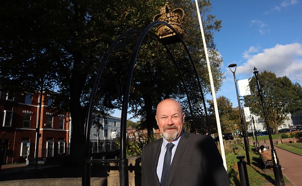 Image shows councillor Craig Skelding with the arch