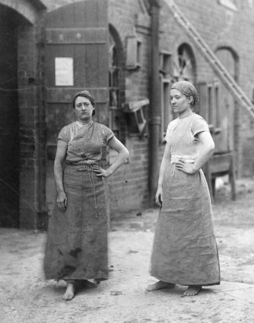 Brickmakers, Cradley Heath, 1907 (Staffordshire County Museum)